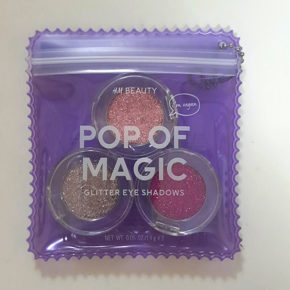 2/10 Glitter eye shadow trio